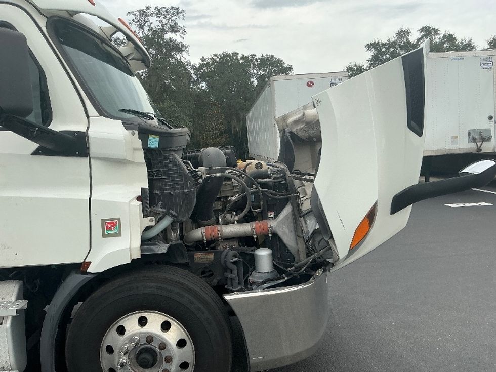 Day Cab Tractor-Heavy Duty Tractors-Freightliner-2020-T11664ST-Tampa-FL-465,865\n\t\tmiles-$ 45,500 - Image 15