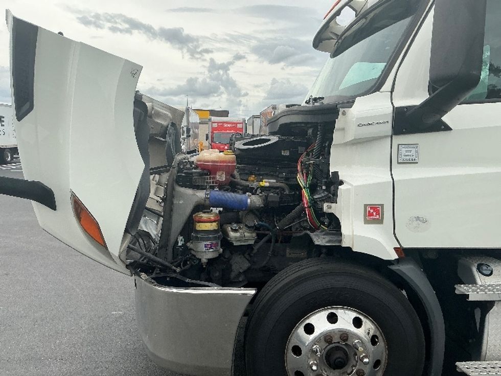 Day Cab Tractor-Heavy Duty Tractors-Freightliner-2020-T11664ST-Tampa-FL-465,865\n\t\tmiles-$ 45,500 - Image 16