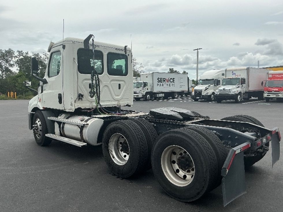 Day Cab Tractor-Heavy Duty Tractors-Freightliner-2020-T11664ST-Tampa-FL-465,865\n\t\tmiles-$ 45,500 - Image 5