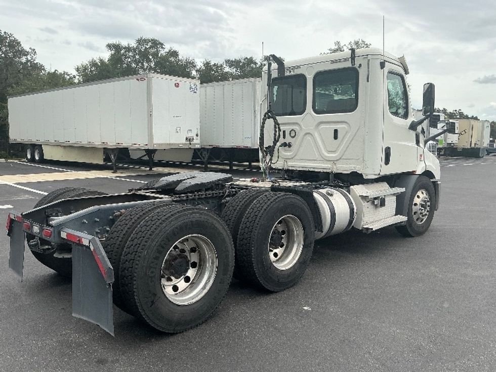 Day Cab Tractor-Heavy Duty Tractors-Freightliner-2020-T11664ST-Tampa-FL-465,865\n\t\tmiles-$ 45,500 - Image 7