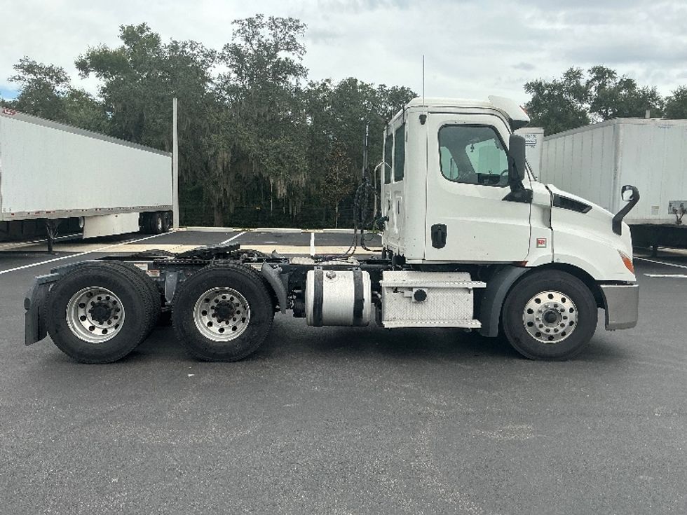 Day Cab Tractor-Heavy Duty Tractors-Freightliner-2020-T11664ST-Tampa-FL-465,865\n\t\tmiles-$ 45,500 - Image 8