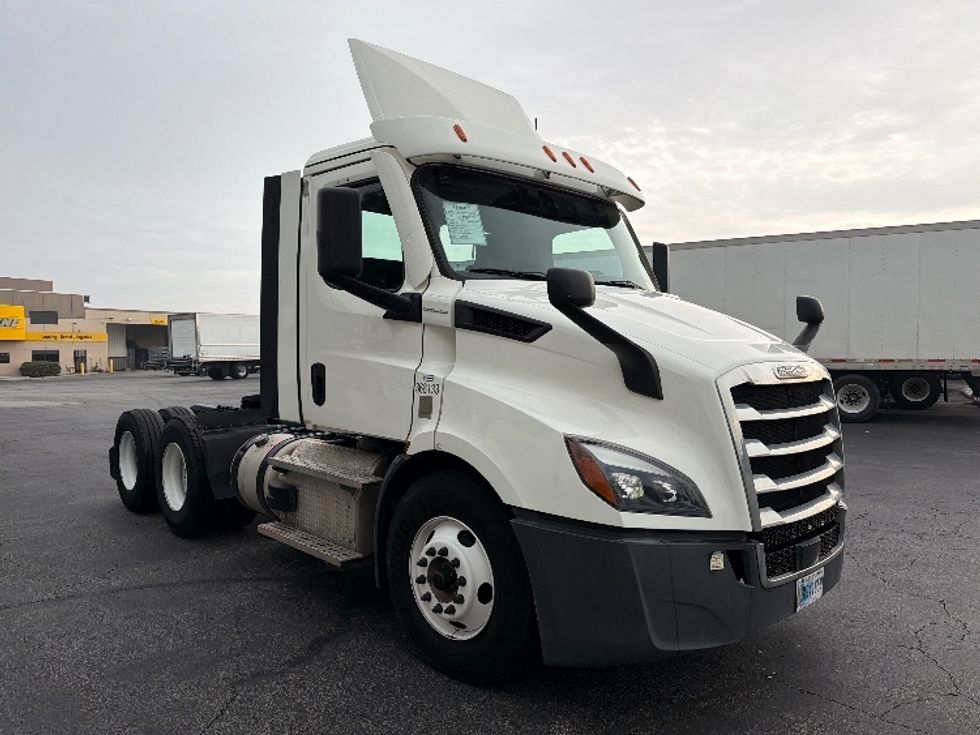 Day Cab Tractor-Heavy Duty Tractors-Freightliner-2020-T11664ST-Torrance-CA-152,454\n\t\tmiles-$ 64,000 - Image 1