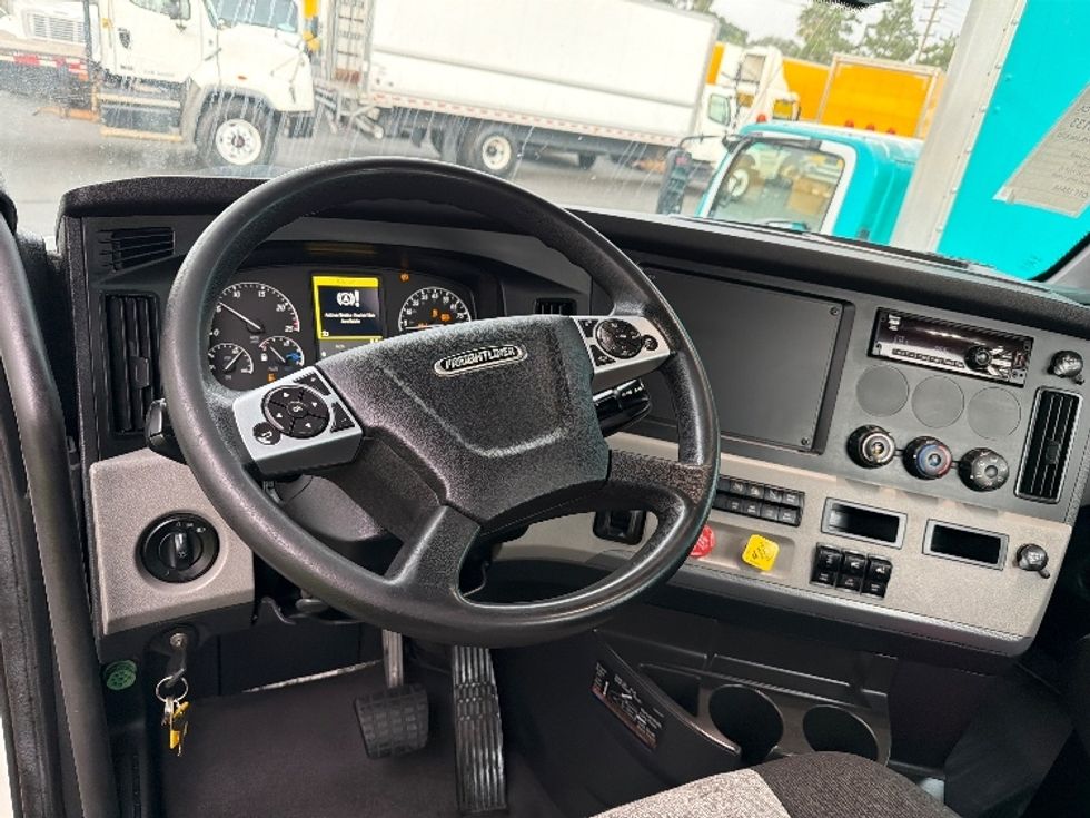 Day Cab Tractor-Heavy Duty Tractors-Freightliner-2020-T11664ST-Torrance-CA-152,454\n\t\tmiles-$ 64,000 - Image 11
