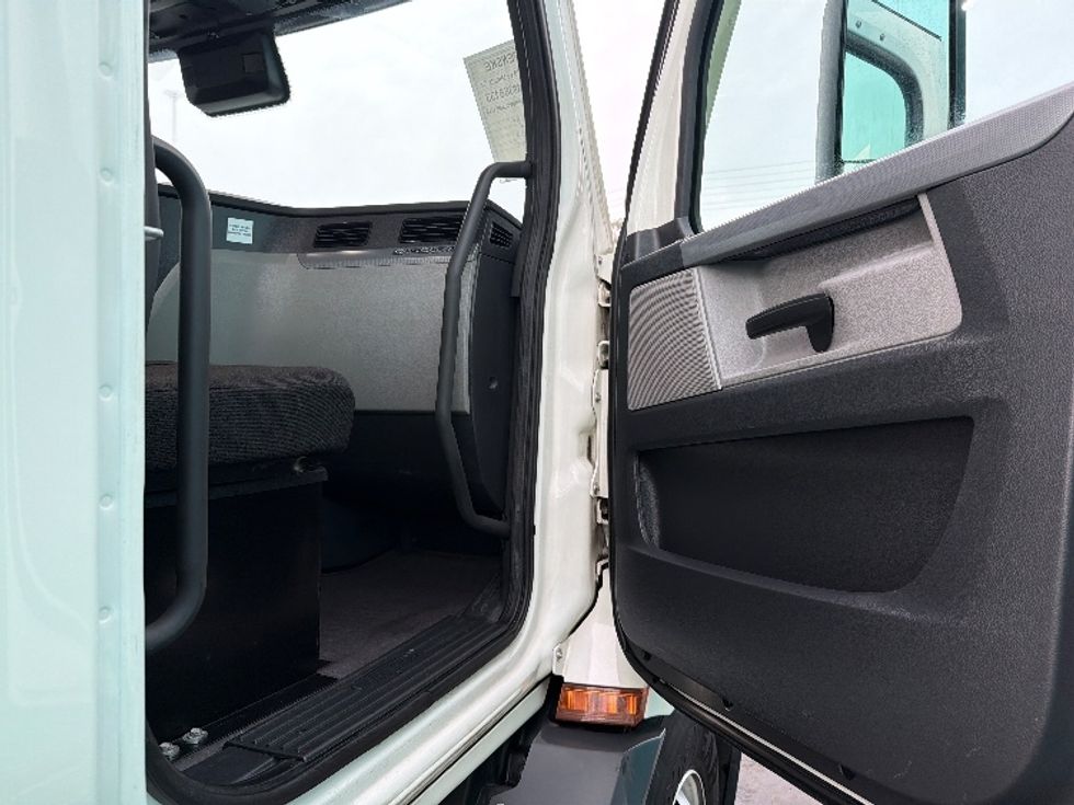 Day Cab Tractor-Heavy Duty Tractors-Freightliner-2020-T11664ST-Torrance-CA-152,454\n\t\tmiles-$ 64,000 - Image 12