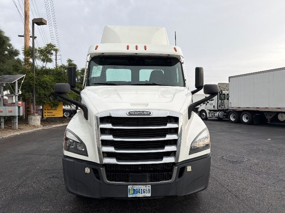 Day Cab Tractor-Heavy Duty Tractors-Freightliner-2020-T11664ST-Torrance-CA-152,454\n\t\tmiles-$ 64,000 - Image 2