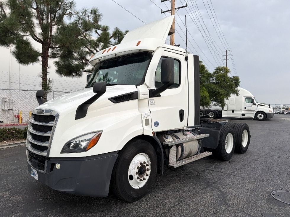 Day Cab Tractor-Heavy Duty Tractors-Freightliner-2020-T11664ST-Torrance-CA-152,454\n\t\tmiles-$ 64,000 - Image 3