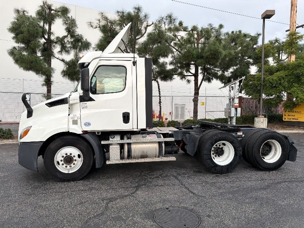 Day Cab Tractor-Heavy Duty Tractors-Freightliner-2020-T11664ST-Torrance-CA-152,454\n\t\tmiles-$ 64,000 - Image 4