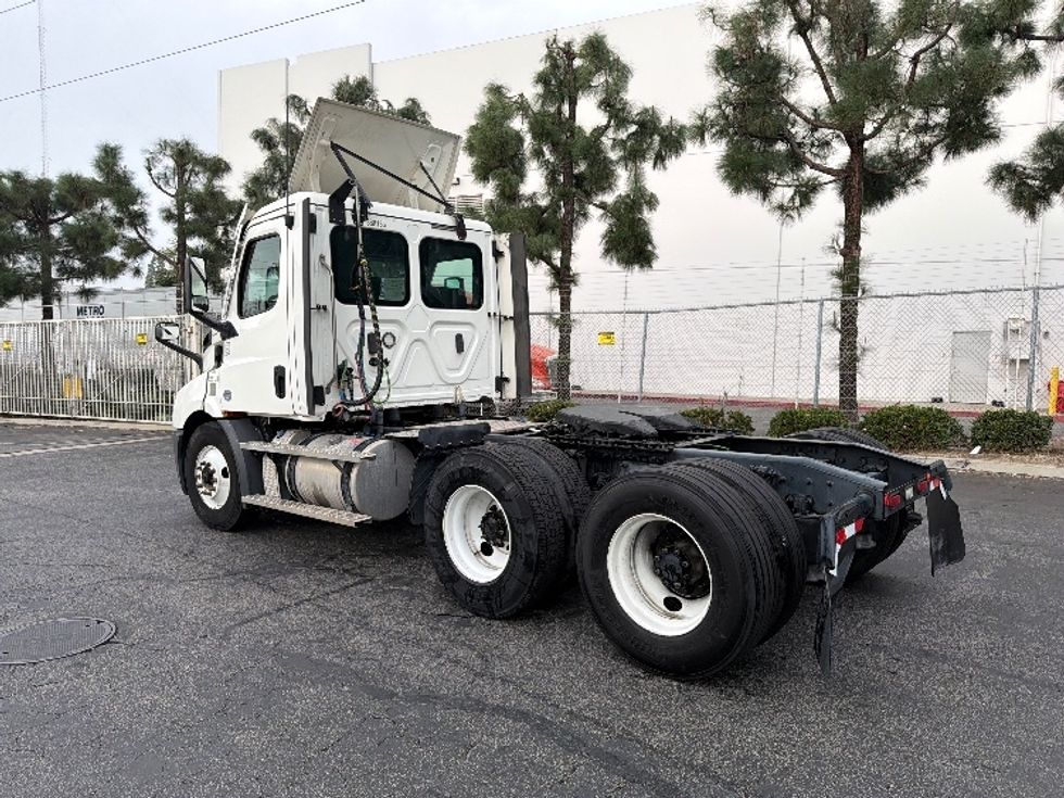 Day Cab Tractor-Heavy Duty Tractors-Freightliner-2020-T11664ST-Torrance-CA-152,454\n\t\tmiles-$ 64,000 - Image 5