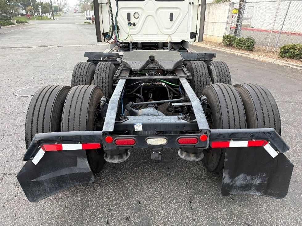 Day Cab Tractor-Heavy Duty Tractors-Freightliner-2020-T11664ST-Torrance-CA-152,454\n\t\tmiles-$ 64,000 - Image 6