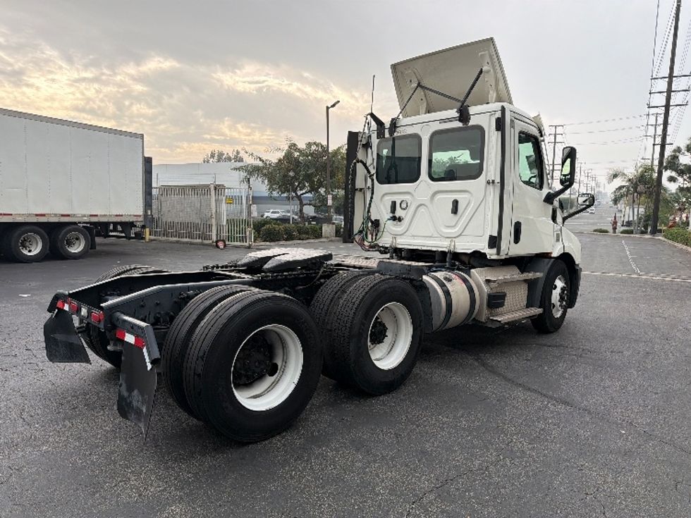 Day Cab Tractor-Heavy Duty Tractors-Freightliner-2020-T11664ST-Torrance-CA-152,454\n\t\tmiles-$ 64,000 - Image 7