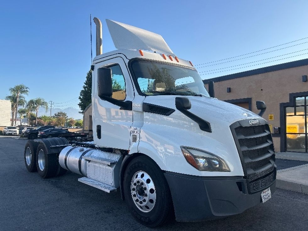 Day Cab Tractor-Heavy Duty Tractors-Freightliner-2020-T11664ST-Torrance-CA-514,448\n\t\tmiles-$ 45,250 - Image 1