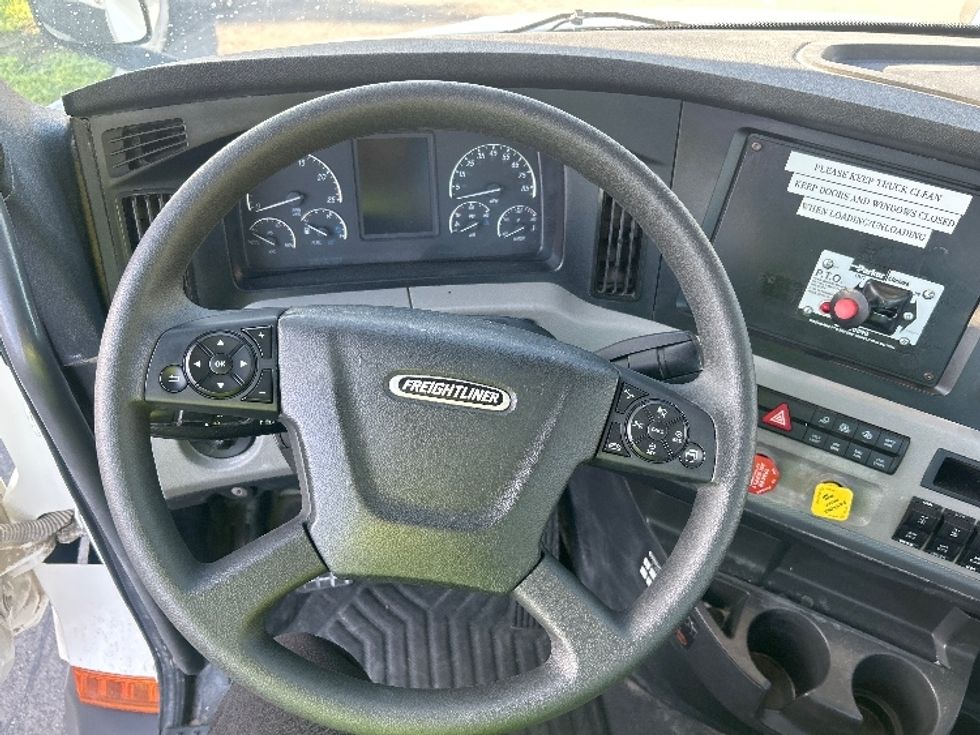 Day Cab Tractor-Heavy Duty Tractors-Freightliner-2020-T11664ST-Torrance-CA-514,448\n\t\tmiles-$ 45,250 - Image 11