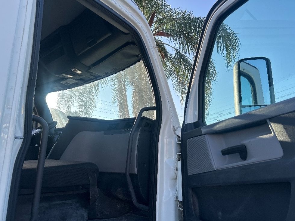 Day Cab Tractor-Heavy Duty Tractors-Freightliner-2020-T11664ST-Torrance-CA-514,448\n\t\tmiles-$ 45,250 - Image 12
