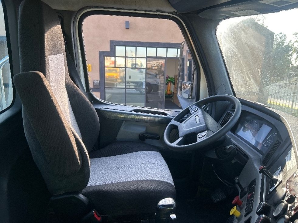 Day Cab Tractor-Heavy Duty Tractors-Freightliner-2020-T11664ST-Torrance-CA-514,448\n\t\tmiles-$ 45,250 - Image 14