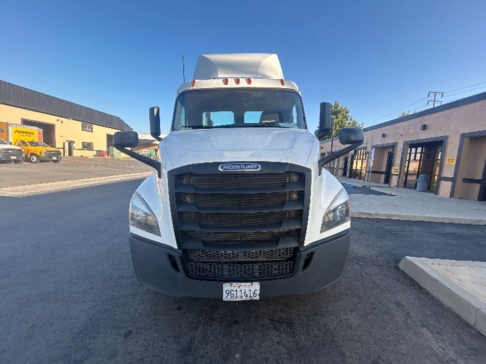 Day Cab Tractor-Heavy Duty Tractors-Freightliner-2020-T11664ST-Torrance-CA-514,448\n\t\tmiles-$ 45,250 - Image 2