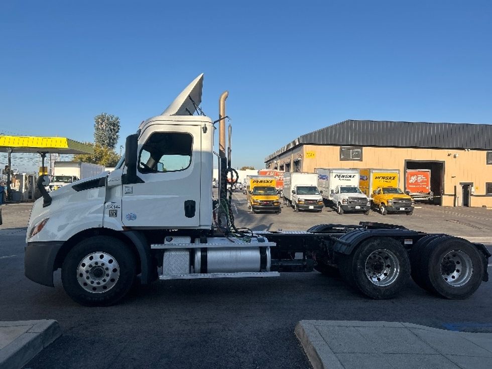 Day Cab Tractor-Heavy Duty Tractors-Freightliner-2020-T11664ST-Torrance-CA-514,448\n\t\tmiles-$ 45,250 - Image 4