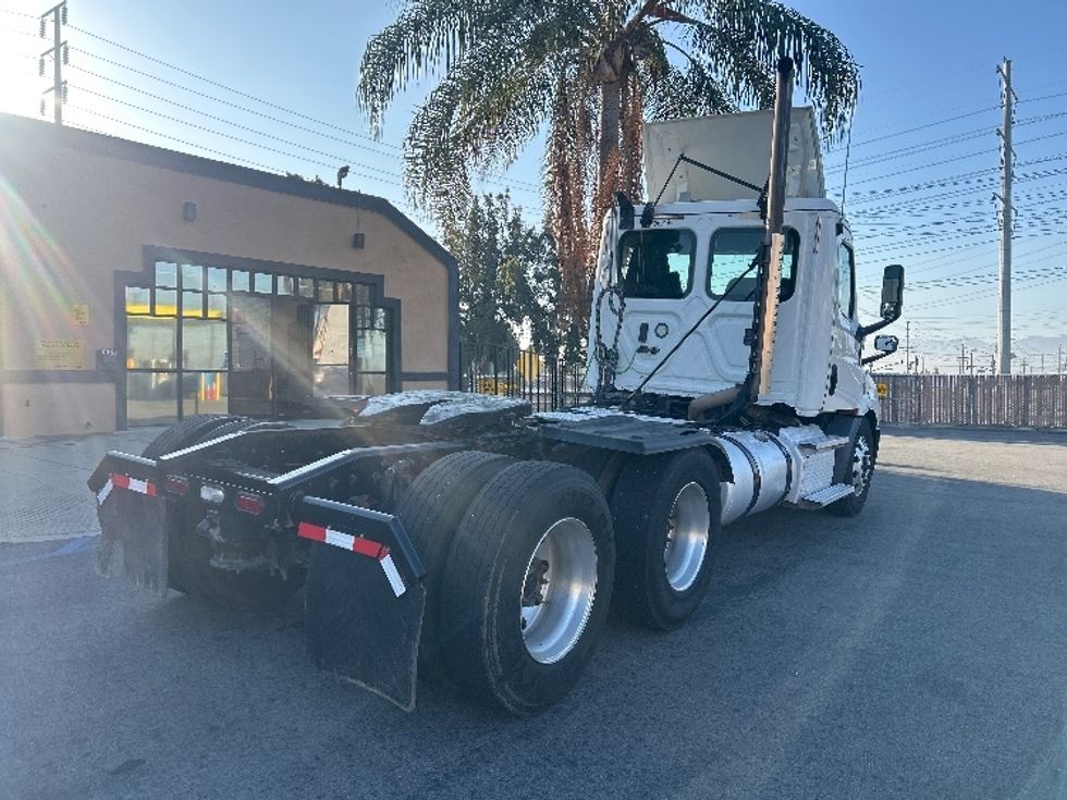 Day Cab Tractor-Heavy Duty Tractors-Freightliner-2020-T11664ST-Torrance-CA-514,448\n\t\tmiles-$ 45,250 - Image 7