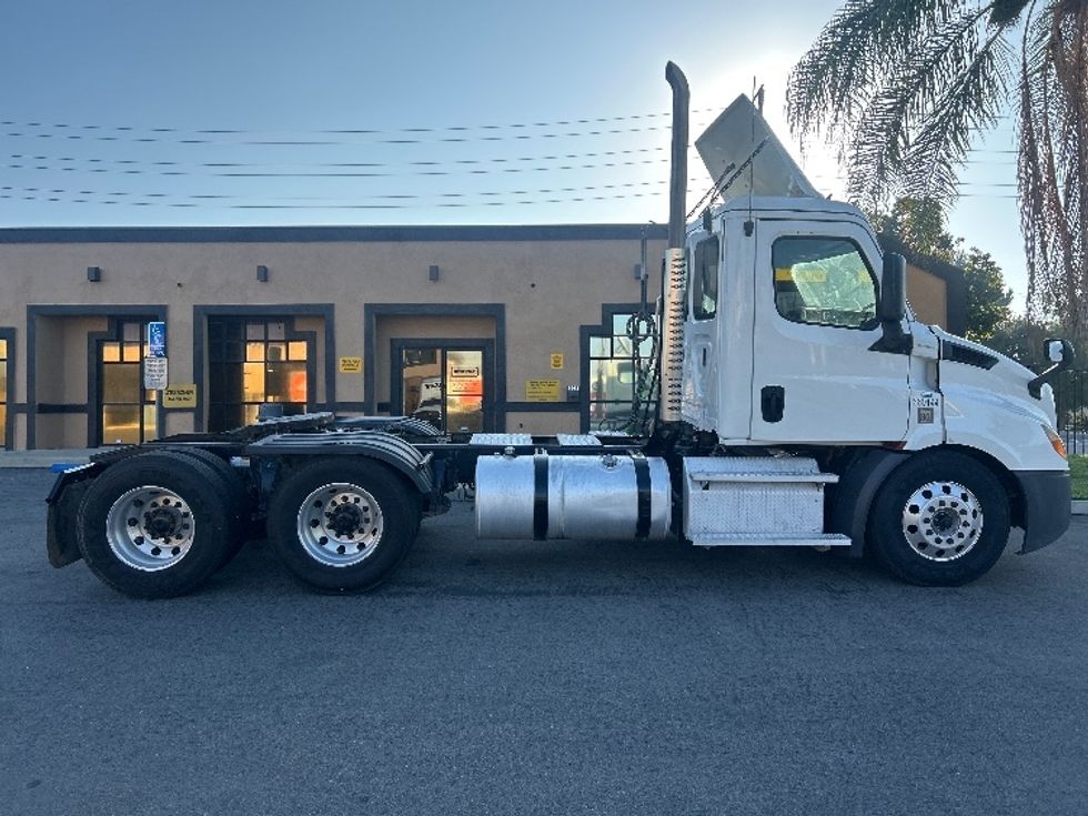 Day Cab Tractor-Heavy Duty Tractors-Freightliner-2020-T11664ST-Torrance-CA-514,448\n\t\tmiles-$ 45,250 - Image 8