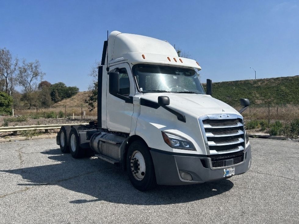 Day Cab Tractor-Heavy Duty Tractors-Freightliner-2020-T11664ST-Torrance-CA-537,636\n\t\tmiles-$ 38,250 - Image 1