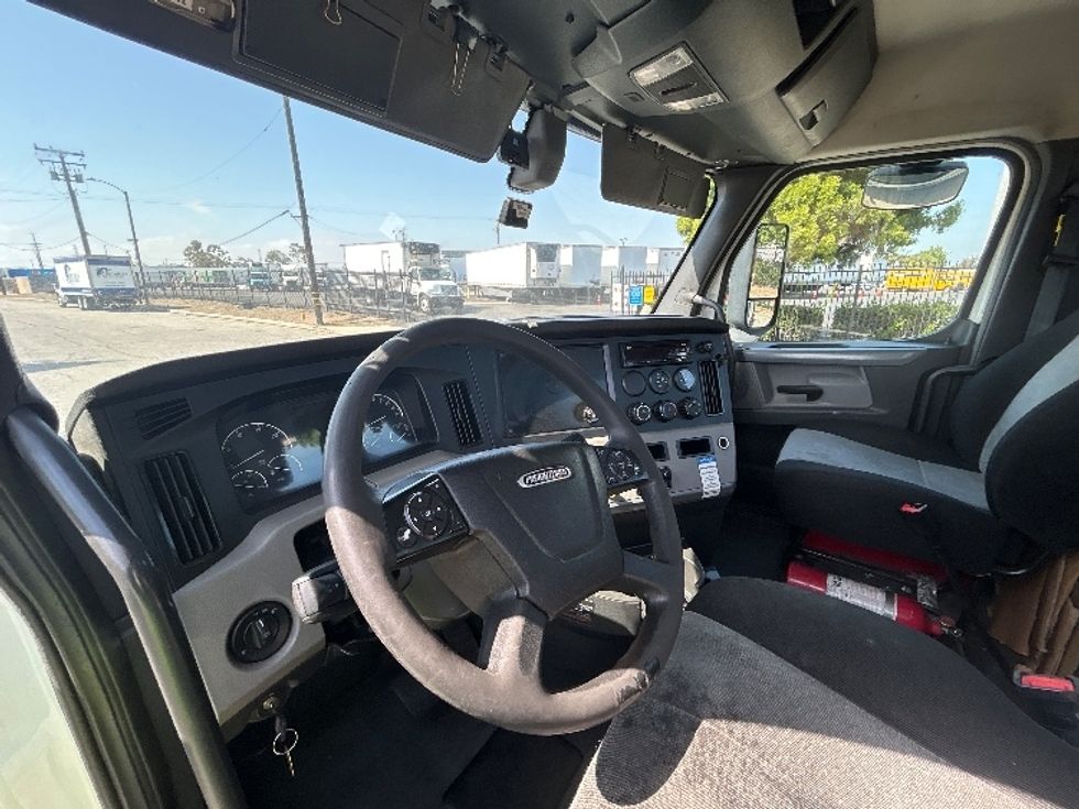 Day Cab Tractor-Heavy Duty Tractors-Freightliner-2020-T11664ST-Torrance-CA-537,636\n\t\tmiles-$ 38,250 - Image 10