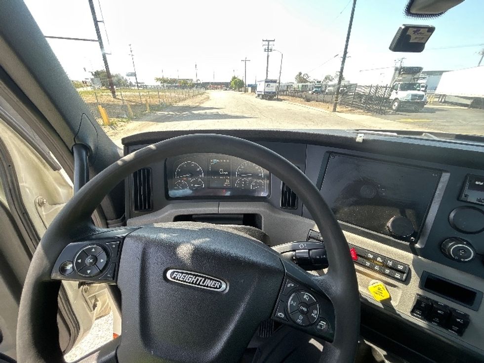 Day Cab Tractor-Heavy Duty Tractors-Freightliner-2020-T11664ST-Torrance-CA-537,636\n\t\tmiles-$ 38,250 - Image 11