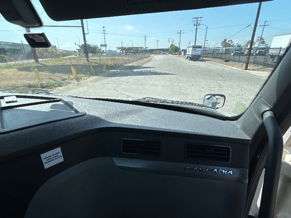 Day Cab Tractor-Heavy Duty Tractors-Freightliner-2020-T11664ST-Torrance-CA-537,636\n\t\tmiles-$ 38,250 - Image 13