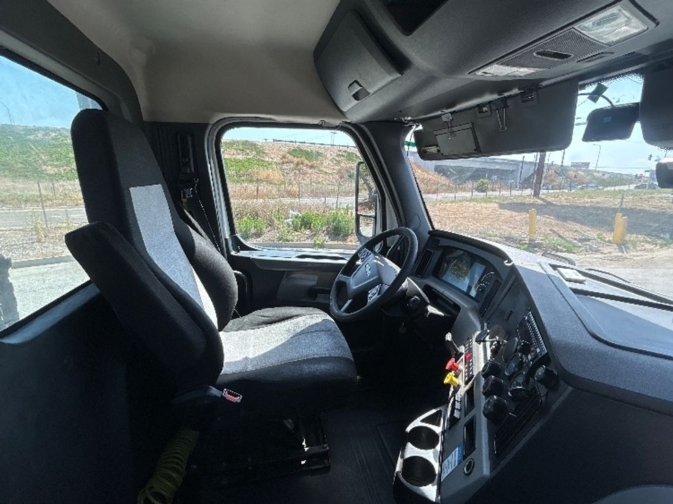 Day Cab Tractor-Heavy Duty Tractors-Freightliner-2020-T11664ST-Torrance-CA-537,636\n\t\tmiles-$ 38,250 - Image 14