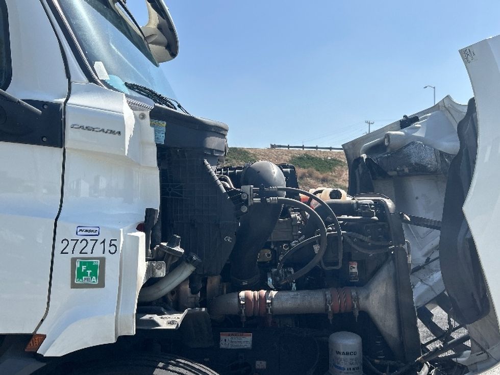 Day Cab Tractor-Heavy Duty Tractors-Freightliner-2020-T11664ST-Torrance-CA-537,636\n\t\tmiles-$ 38,250 - Image 15
