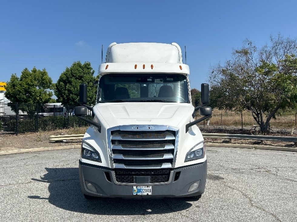 Day Cab Tractor-Heavy Duty Tractors-Freightliner-2020-T11664ST-Torrance-CA-537,636\n\t\tmiles-$ 38,250 - Image 2