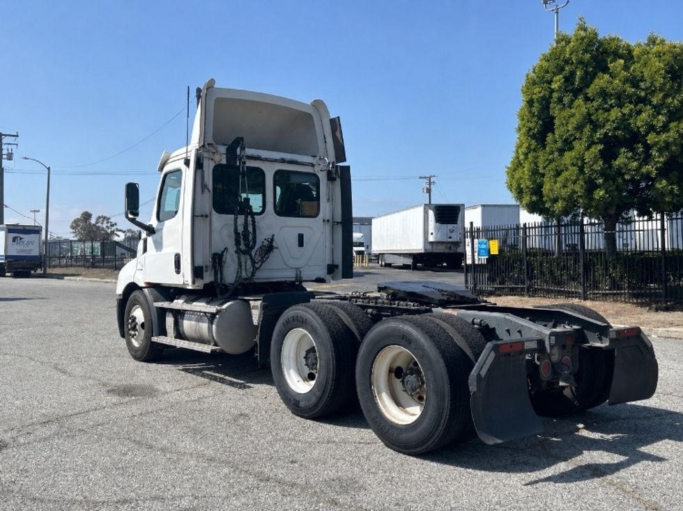 Day Cab Tractor-Heavy Duty Tractors-Freightliner-2020-T11664ST-Torrance-CA-537,636\n\t\tmiles-$ 38,250 - Image 5