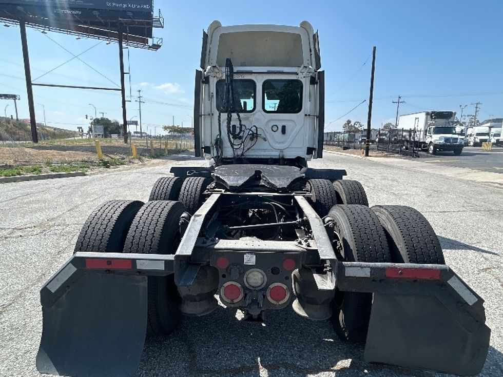 Day Cab Tractor-Heavy Duty Tractors-Freightliner-2020-T11664ST-Torrance-CA-537,636\n\t\tmiles-$ 38,250 - Image 6