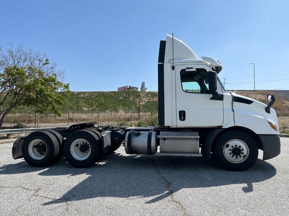 Day Cab Tractor-Heavy Duty Tractors-Freightliner-2020-T11664ST-Torrance-CA-537,636\n\t\tmiles-$ 38,250 - Image 8