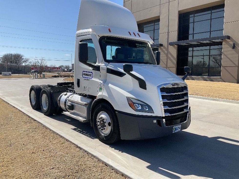 Day Cab Tractor-Heavy Duty Tractors-Freightliner-2020-T11664ST-Tulsa-OK-298,564\n\t\tmiles-$ 55,250 - Image 1