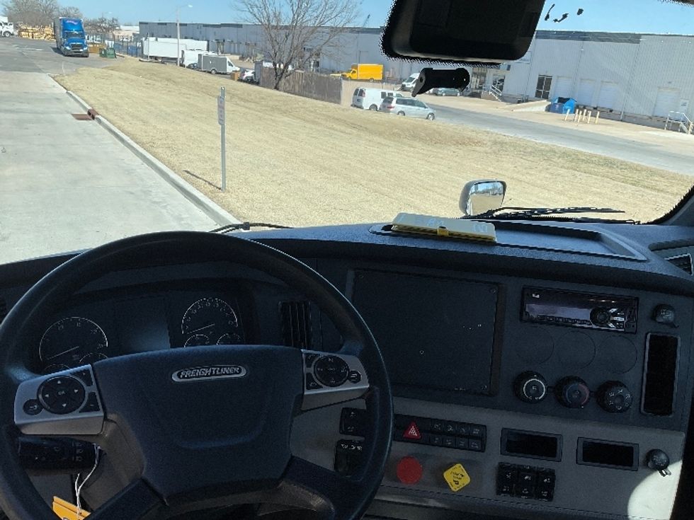 Day Cab Tractor-Heavy Duty Tractors-Freightliner-2020-T11664ST-Tulsa-OK-298,564\n\t\tmiles-$ 55,250 - Image 11