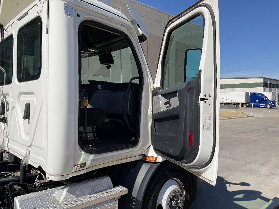 Day Cab Tractor-Heavy Duty Tractors-Freightliner-2020-T11664ST-Tulsa-OK-298,564\n\t\tmiles-$ 55,250 - Image 12