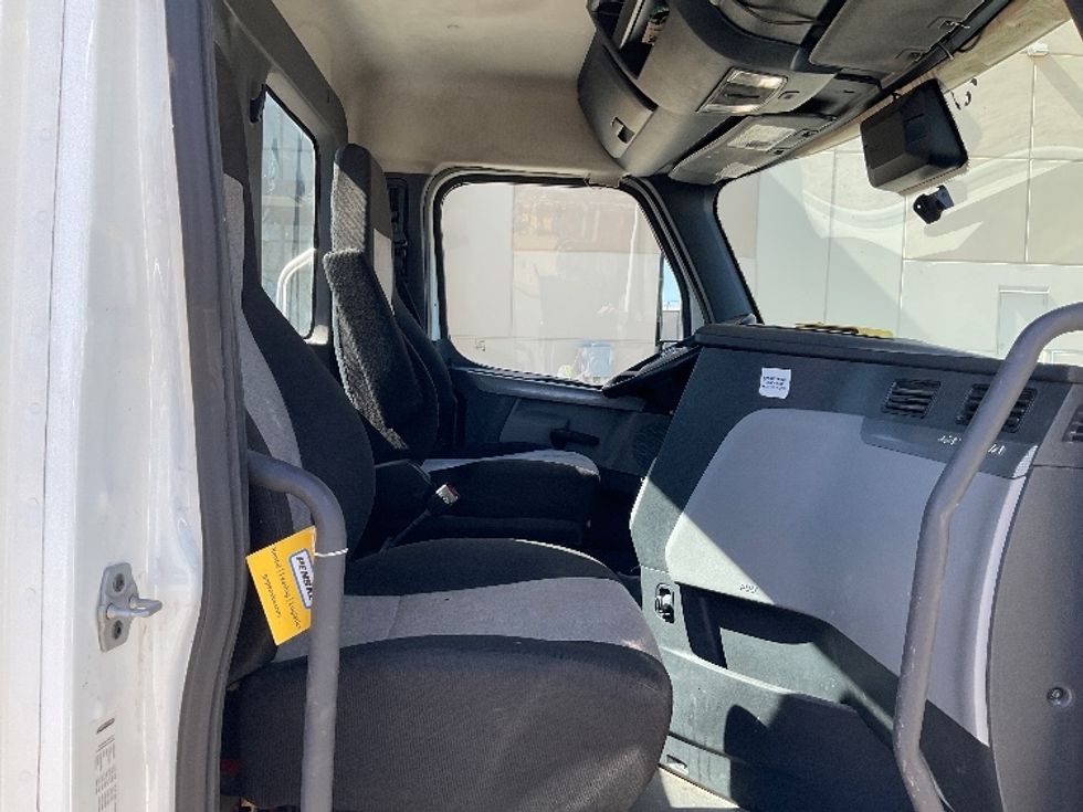 Day Cab Tractor-Heavy Duty Tractors-Freightliner-2020-T11664ST-Tulsa-OK-298,564\n\t\tmiles-$ 55,250 - Image 14