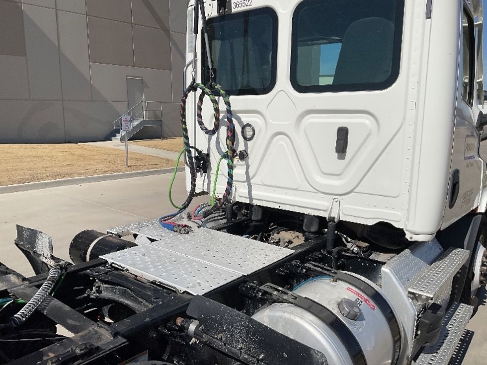 Day Cab Tractor-Heavy Duty Tractors-Freightliner-2020-T11664ST-Tulsa-OK-298,564\n\t\tmiles-$ 55,250 - Image 17