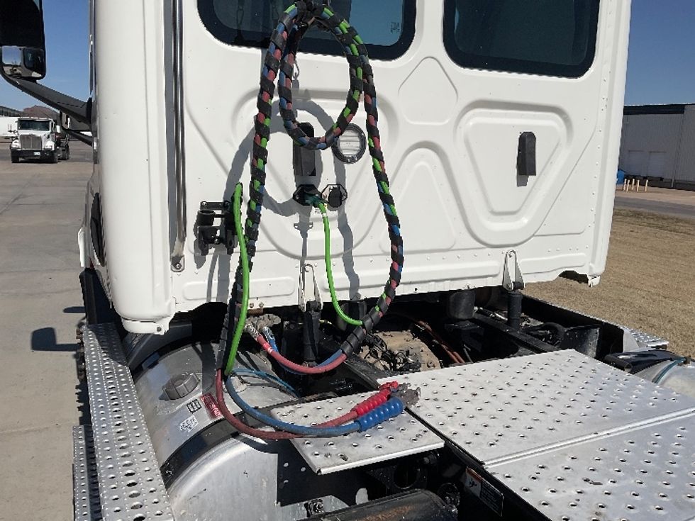 Day Cab Tractor-Heavy Duty Tractors-Freightliner-2020-T11664ST-Tulsa-OK-298,564\n\t\tmiles-$ 55,250 - Image 18