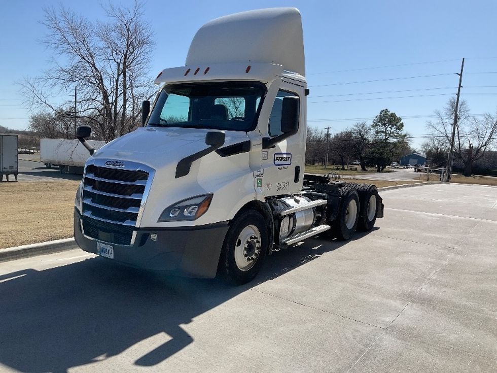 Day Cab Tractor-Heavy Duty Tractors-Freightliner-2020-T11664ST-Tulsa-OK-298,564\n\t\tmiles-$ 55,250 - Image 3