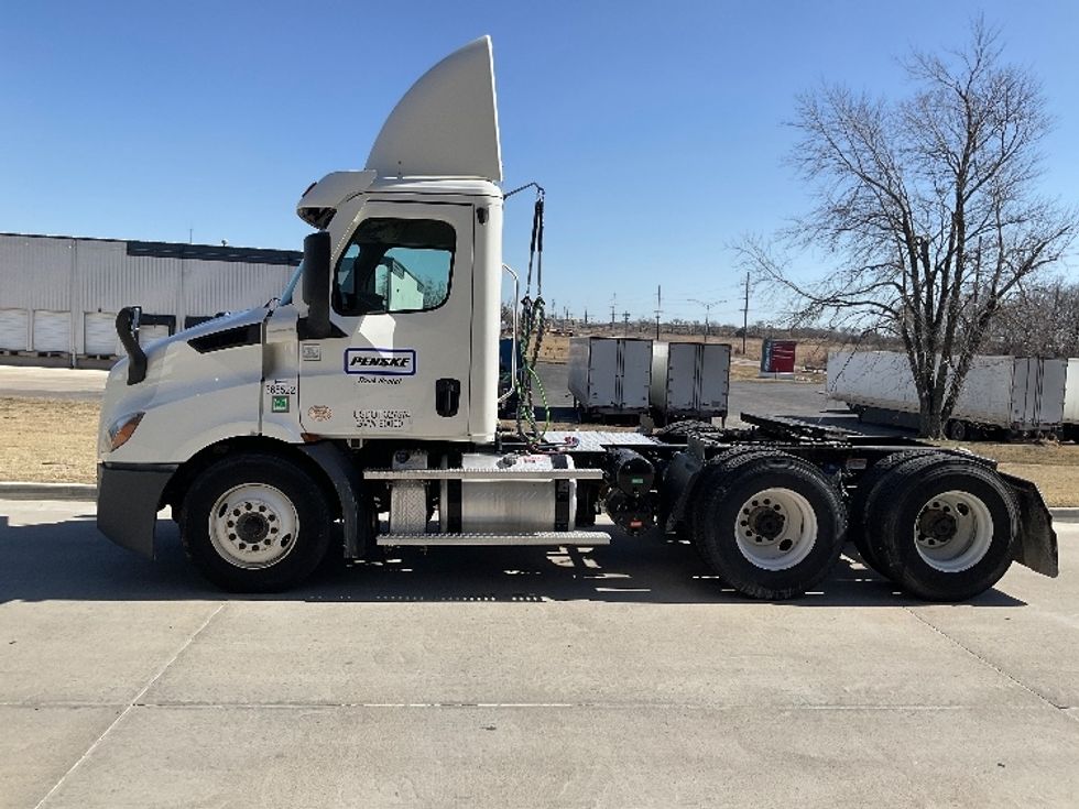 Day Cab Tractor-Heavy Duty Tractors-Freightliner-2020-T11664ST-Tulsa-OK-298,564\n\t\tmiles-$ 55,250 - Image 4