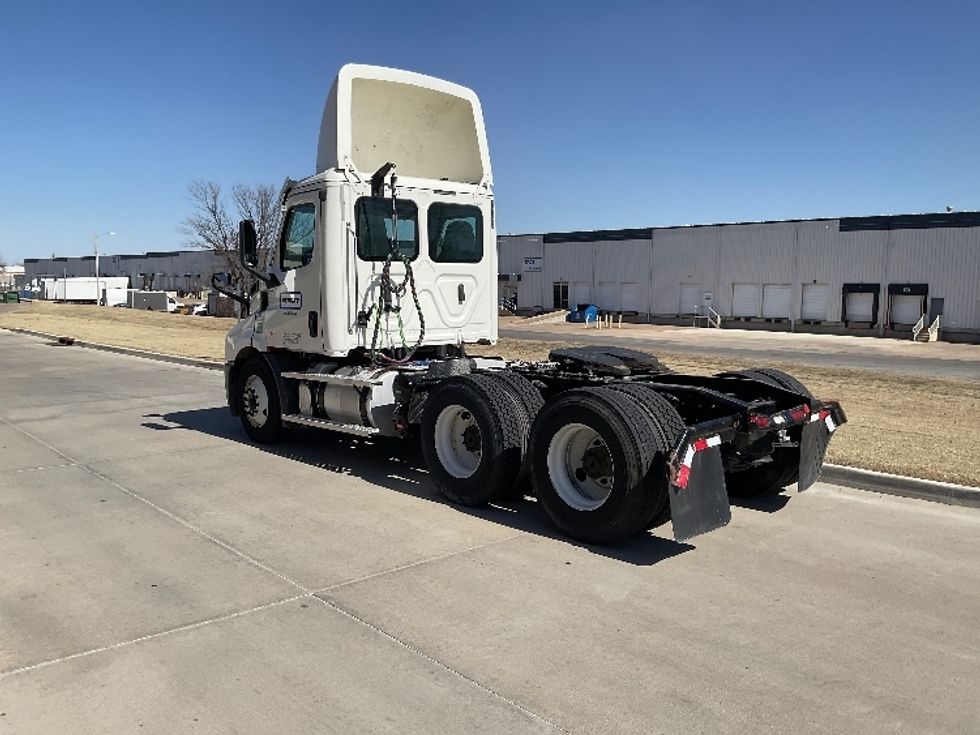 Day Cab Tractor-Heavy Duty Tractors-Freightliner-2020-T11664ST-Tulsa-OK-298,564\n\t\tmiles-$ 55,250 - Image 5