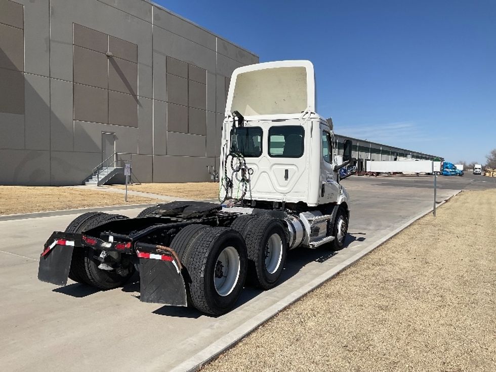 Day Cab Tractor-Heavy Duty Tractors-Freightliner-2020-T11664ST-Tulsa-OK-298,564\n\t\tmiles-$ 55,250 - Image 7