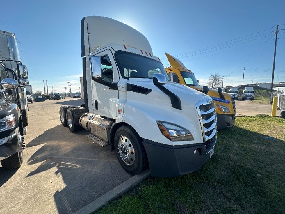 Day Cab Tractor-Heavy Duty Tractors-Freightliner-2020-T11664ST-Waxahachie-TX-219,986\n\t\tmiles-$ 74,250 - Image 1