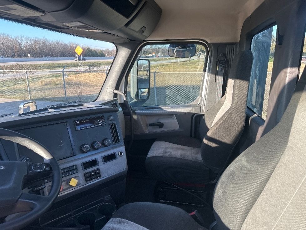 Day Cab Tractor-Heavy Duty Tractors-Freightliner-2020-T11664ST-Waxahachie-TX-219,986\n\t\tmiles-$ 74,250 - Image 10