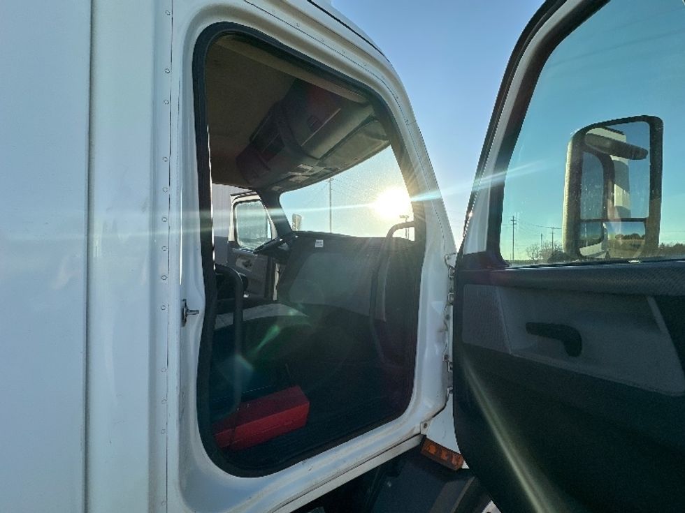 Day Cab Tractor-Heavy Duty Tractors-Freightliner-2020-T11664ST-Waxahachie-TX-219,986\n\t\tmiles-$ 74,250 - Image 12