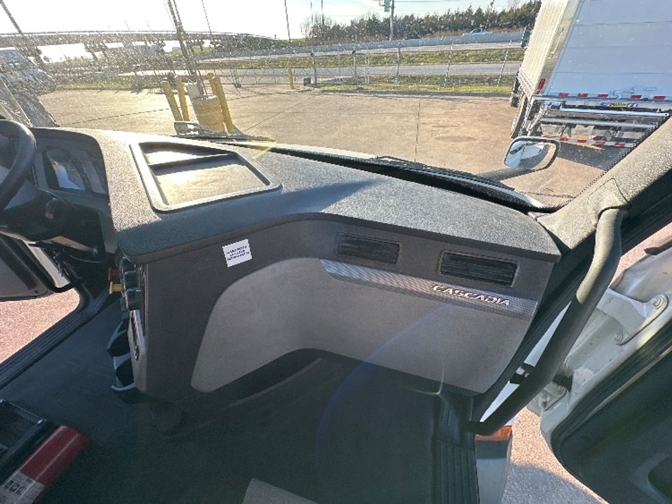 Day Cab Tractor-Heavy Duty Tractors-Freightliner-2020-T11664ST-Waxahachie-TX-219,986\n\t\tmiles-$ 74,250 - Image 13