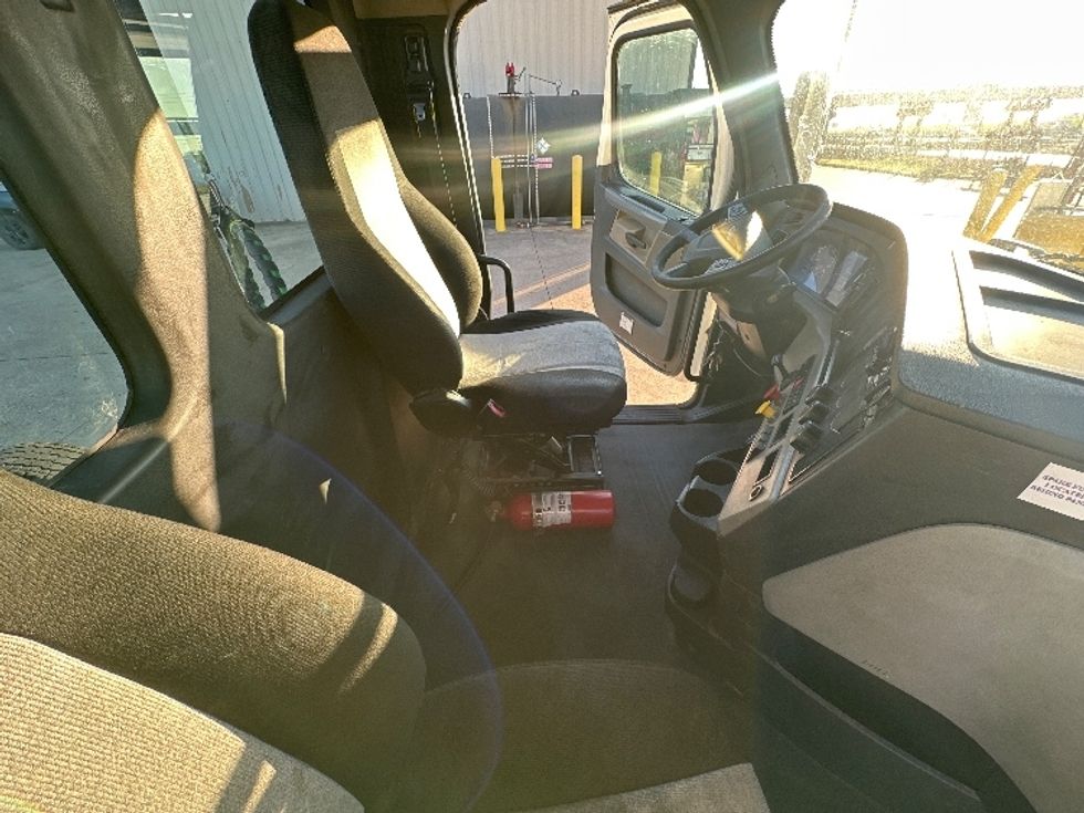 Day Cab Tractor-Heavy Duty Tractors-Freightliner-2020-T11664ST-Waxahachie-TX-219,986\n\t\tmiles-$ 74,250 - Image 14