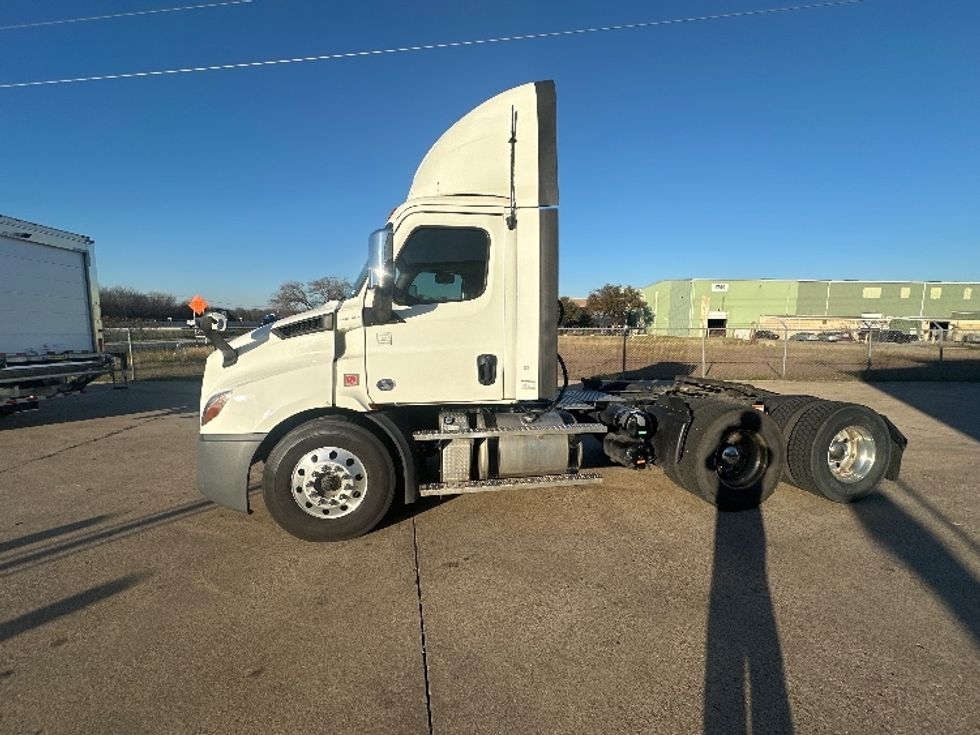 Day Cab Tractor-Heavy Duty Tractors-Freightliner-2020-T11664ST-Waxahachie-TX-219,986\n\t\tmiles-$ 74,250 - Image 4