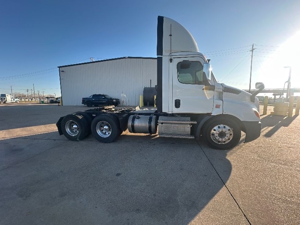 Day Cab Tractor-Heavy Duty Tractors-Freightliner-2020-T11664ST-Waxahachie-TX-219,986\n\t\tmiles-$ 74,250 - Image 8