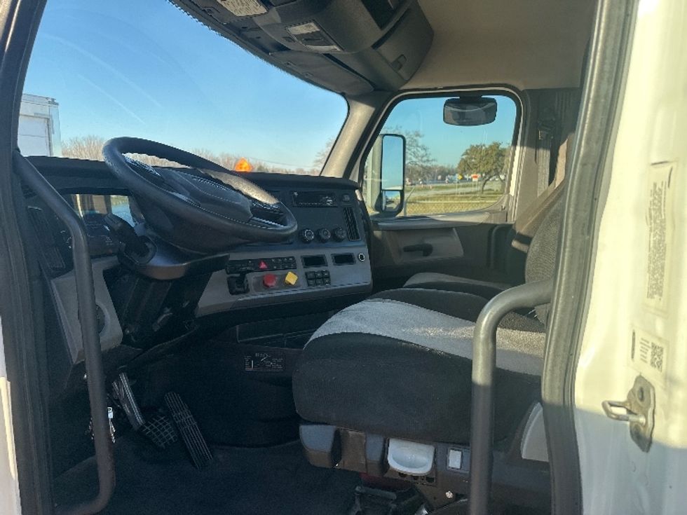 Day Cab Tractor-Heavy Duty Tractors-Freightliner-2020-T11664ST-Waxahachie-TX-219,986\n\t\tmiles-$ 74,250 - Image 9